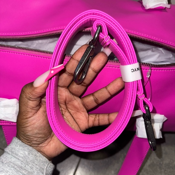 Large Telfar Duffle- Azalea - Picture 5 of 7